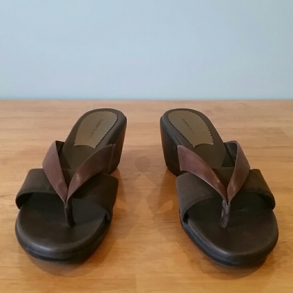 Brown two tone thong sandals